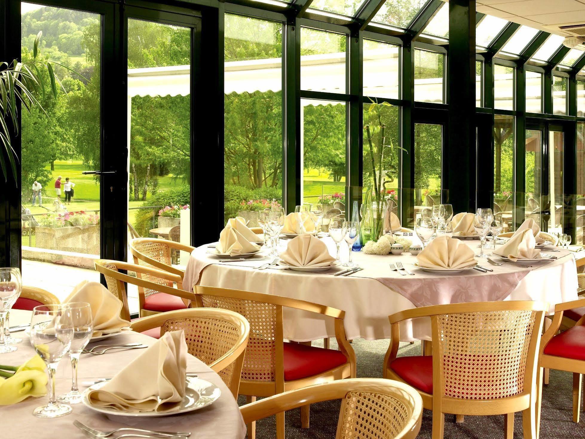 Logis Hotel Golf Le Domaine Du Val De Sorne Vernantois Exteriér fotografie